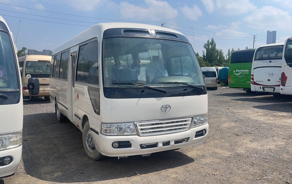 Autobus Toyota Coaster usato con 30 posti e potenza massima di 113/5200 kW in buone condizioni