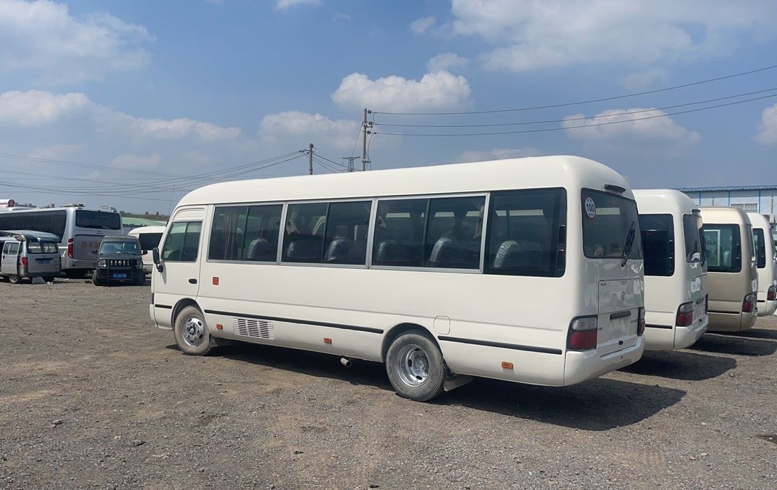 Autobus Toyota Coaster usato con 30 posti e potenza massima di 113/5200 kW in buone condizioni