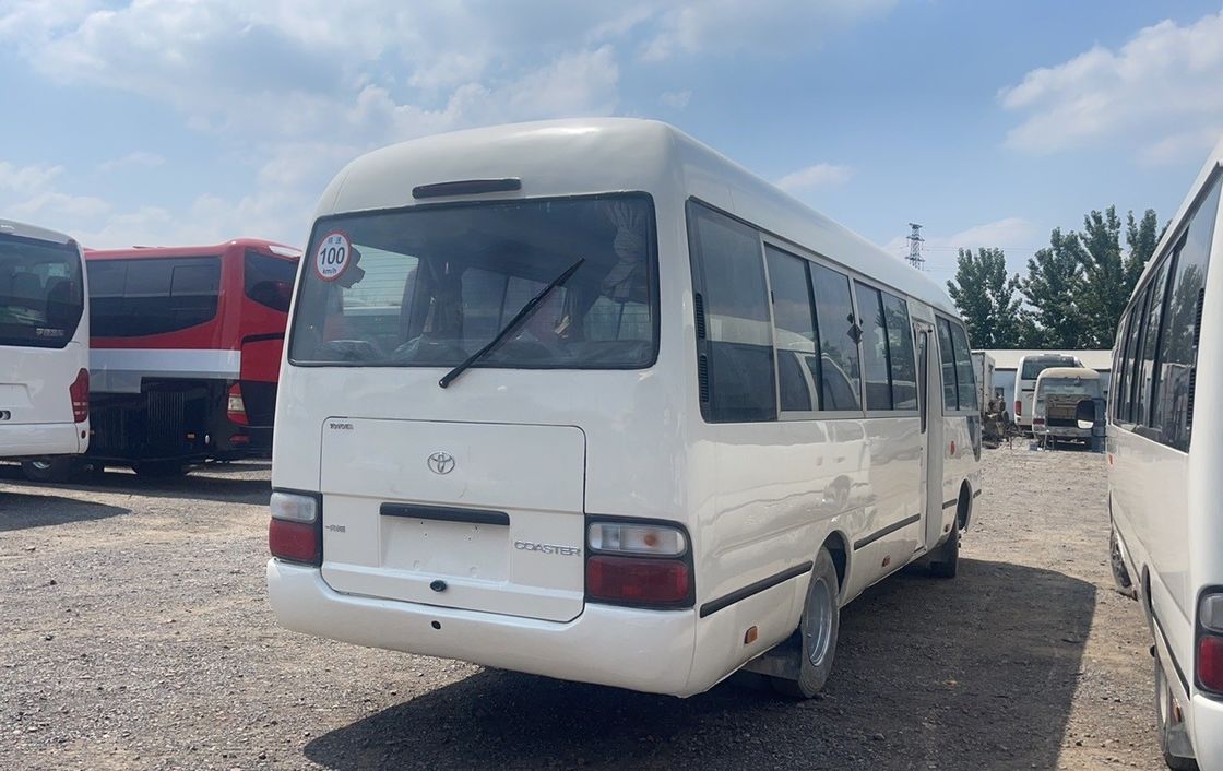 Autobus Toyota Coaster usato con 30 posti e potenza massima di 113/5200 kW in buone condizioni