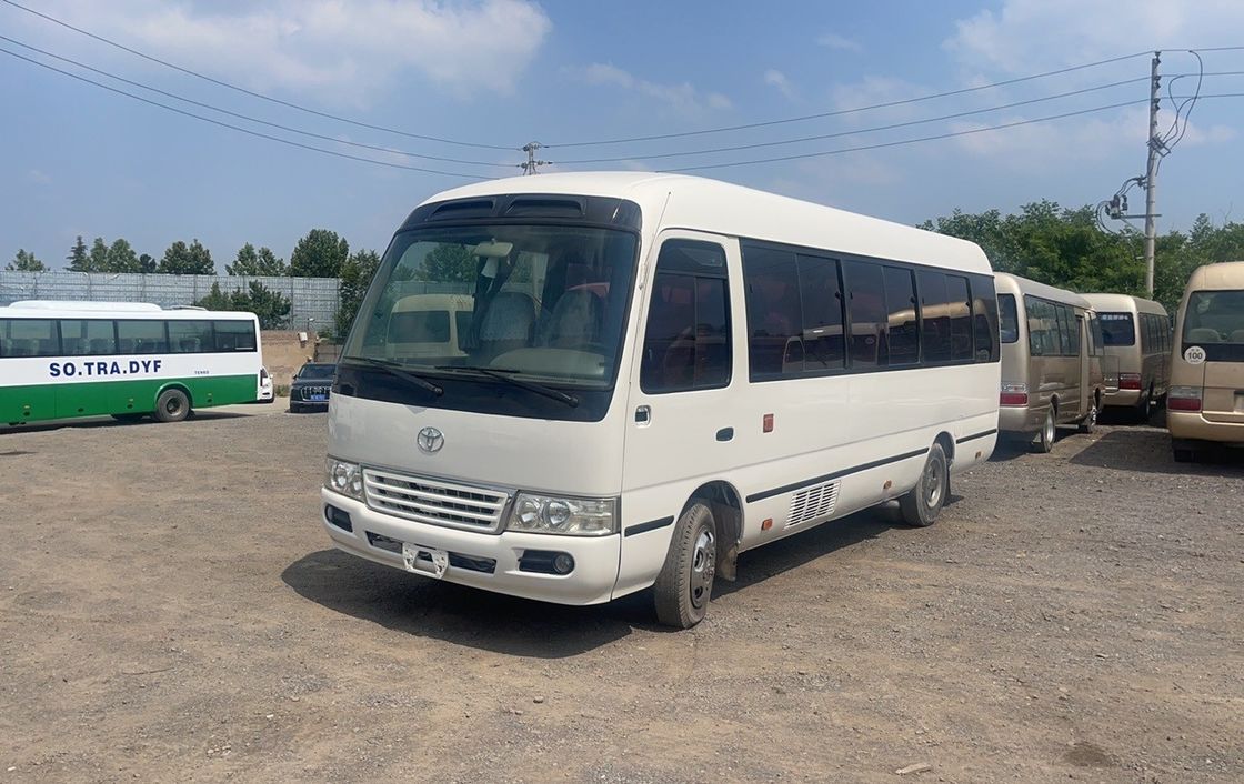 Autobus usato Toyo ta Coaster con 30 posti e tipo trasmissione manuale in buone condizioni