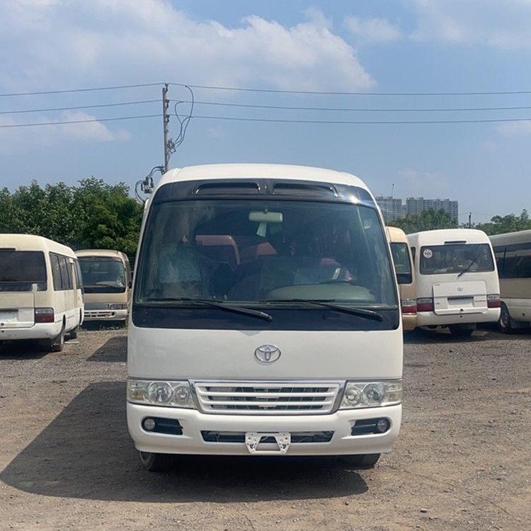 Autobus usato Toyo ta Coaster con 30 posti e tipo trasmissione manuale in buone condizioni