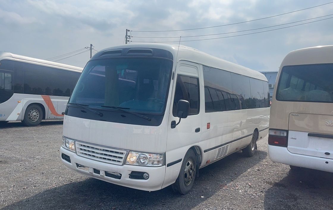 Buone condizioni 30 posti autocarro usato Toyota Coaster con G.V.W. 5900kg e EURO 3 Emissioni