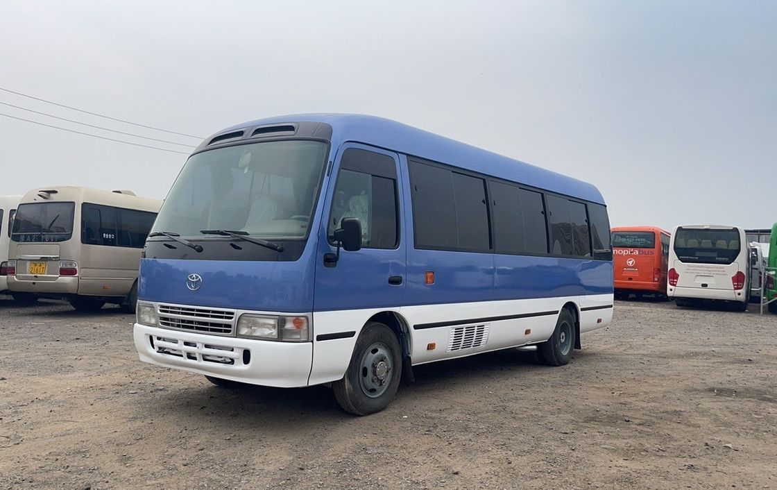 Autobus Toyota Coaster usato con cilindrata da 6-8 litri e 30 posti in ottime condizioni