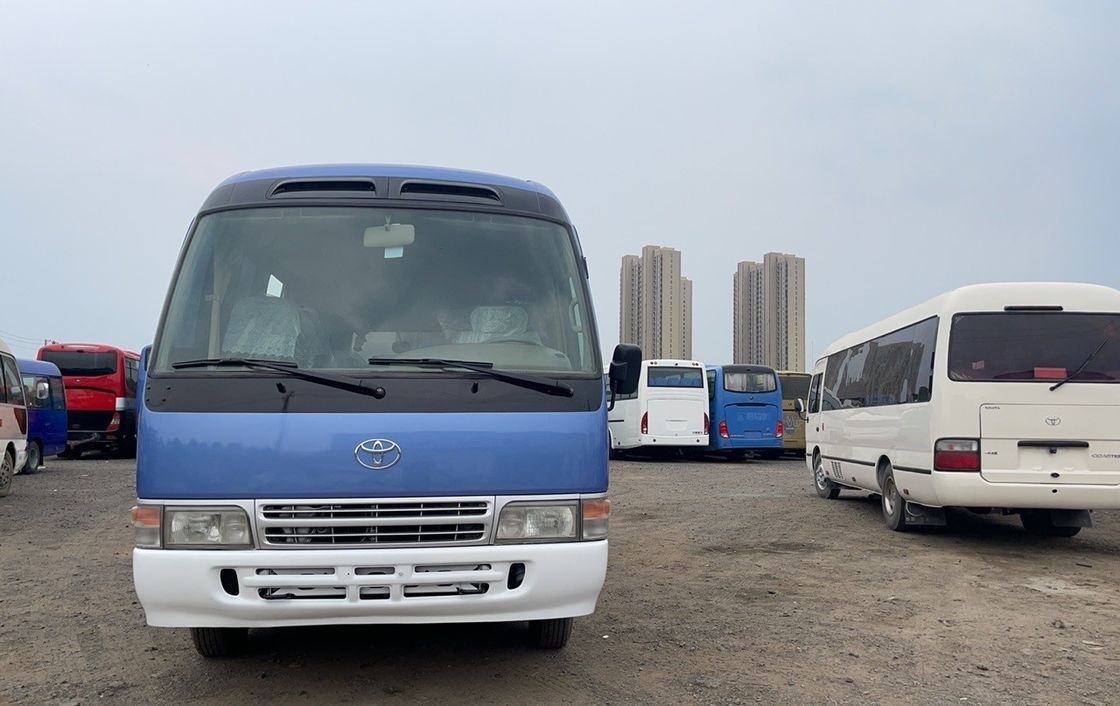 Autobus Toyota Coaster usato con cilindrata da 6-8 litri e 30 posti in ottime condizioni