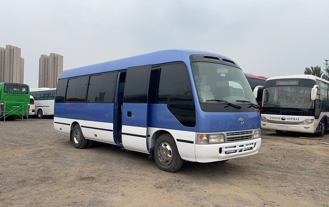 Autobus Toyota Coaster usato con cilindrata da 6-8 litri e 30 posti in ottime condizioni