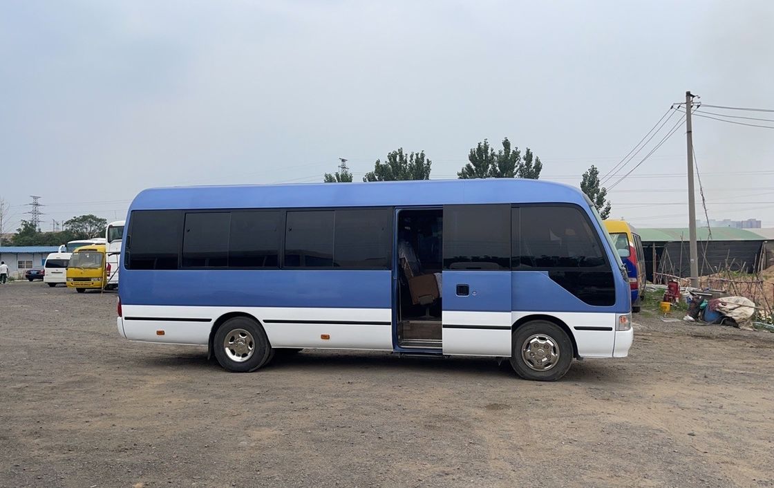 Autobus Toyota Coaster usato con cilindrata da 6-8 litri e 30 posti in ottime condizioni