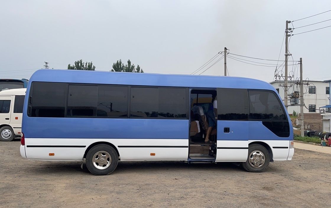 Autobus Toyota Coaster usato con cilindrata da 6-8 litri e 30 posti in ottime condizioni