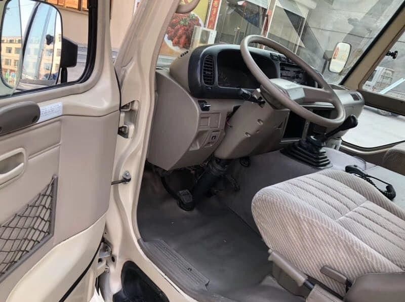 G.V.W Kg 5900 Autobus Toyota Coaster ben condizionato da 30 posti per il trasporto passeggeri