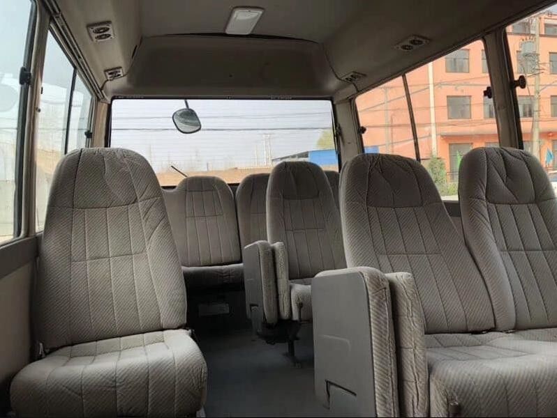G.V.W Kg 5900 Autobus Toyota Coaster ben condizionato da 30 posti per il trasporto passeggeri