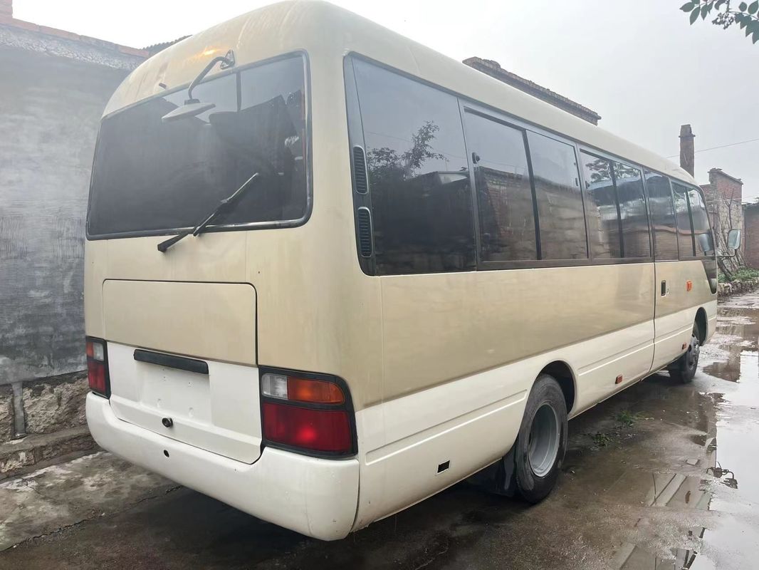Autobus usato Toyota Coaster con 30 posti in buone condizioni Tipo di carburante diesel Euro 3 a emissioni