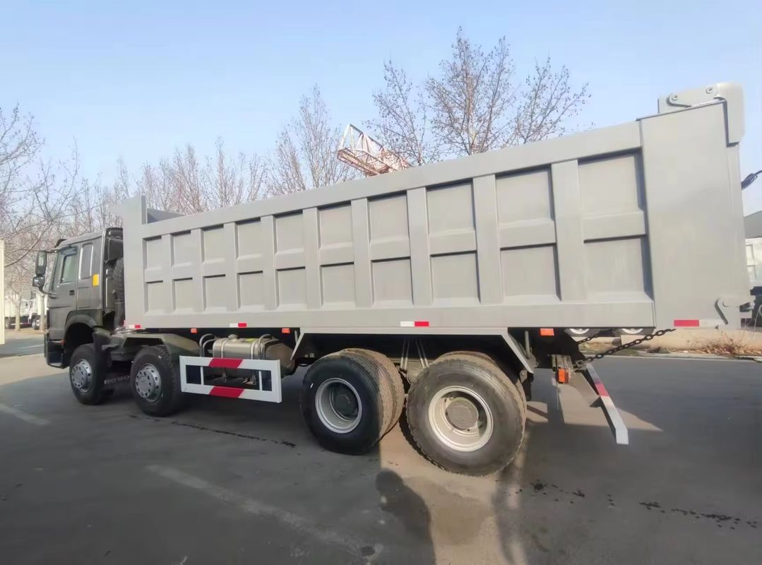 400 CV Sinotruk Howo LHD 12 ruote 8x4 autocarri a capovolgere autocarri con scatola manuale
