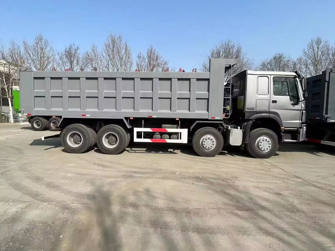 400 CV Sinotruk Howo LHD 12 ruote 8x4 autocarri a capovolgere autocarri con scatola manuale