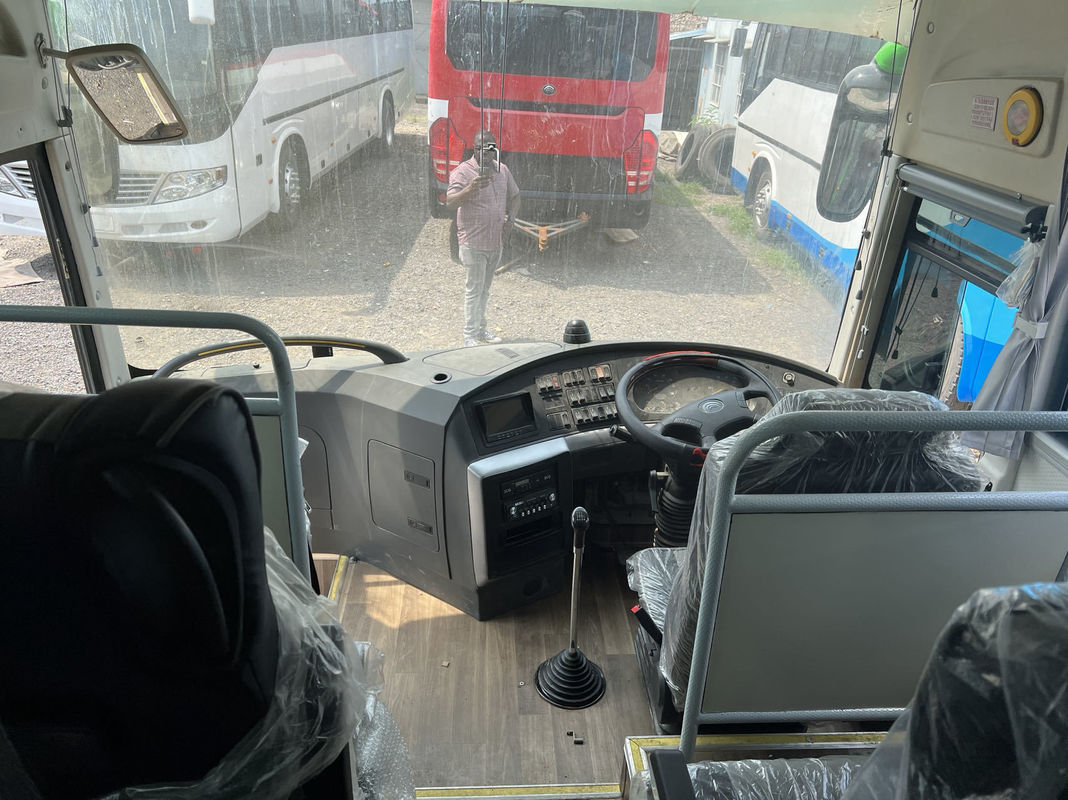Autobus turistico di lusso da 39 posti a mano destra Autobus usato con motore da 9,726 litri
