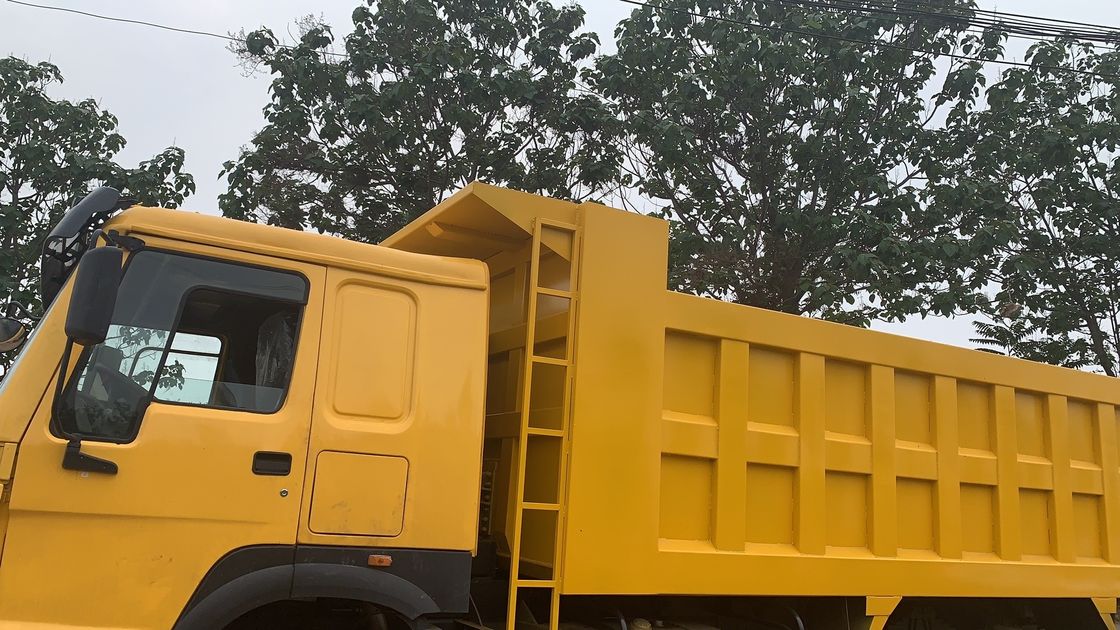 il camion di 6x4 Howo ha utilizzato il ribaltatore Howo che ribalta gli autocarri con cassone ribaltabile di seconda mano dell'autocarro con cassone ribaltabile 370HP