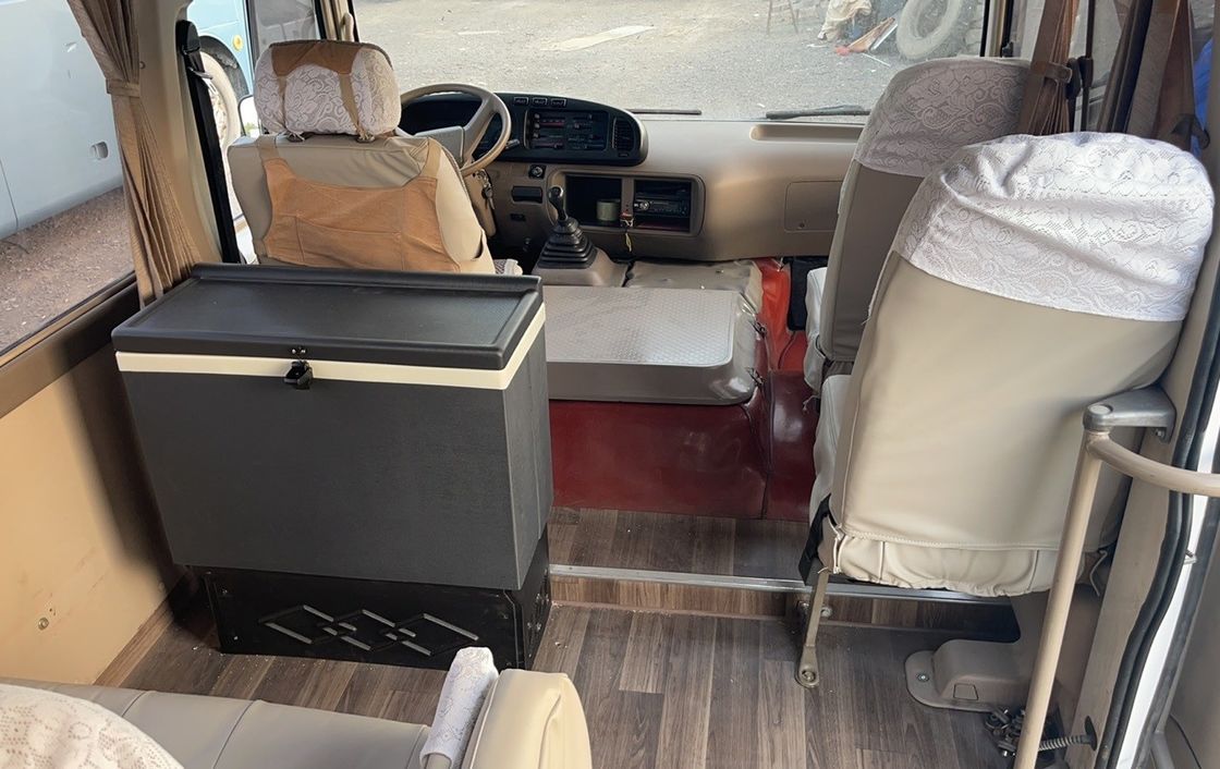 Autobus Toyota di 30 posti in buone condizioni LHD 7.00R16 pneumatico G.V.W 5900 kg