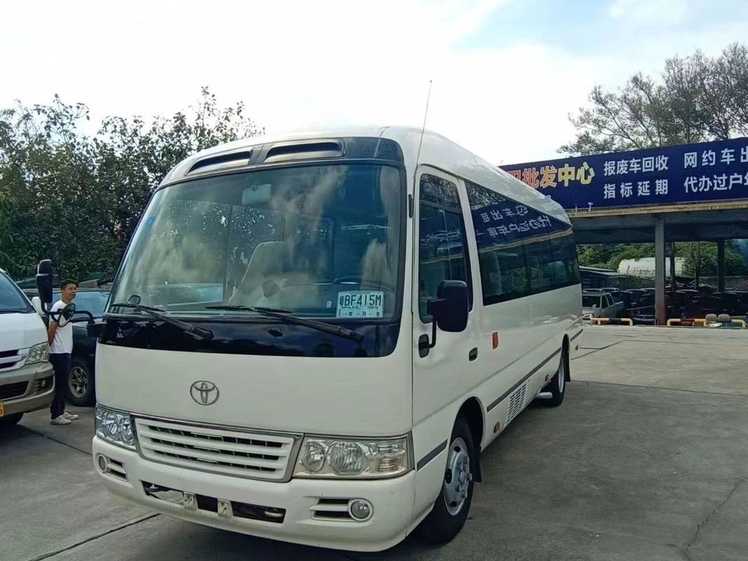 Autobus usato Toyo ta Coaster da 30 posti con motore diesel in buone condizioni ed economico