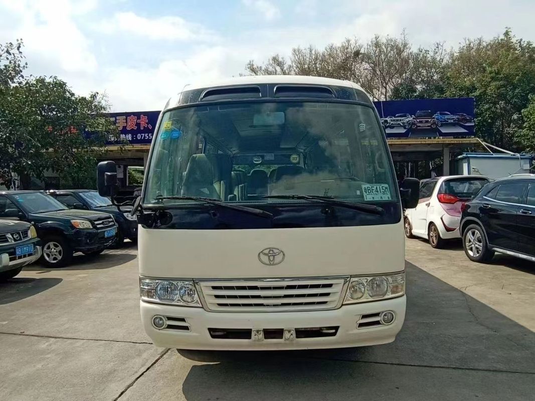 Autobus usato Toyo ta Coaster da 30 posti con motore diesel in buone condizioni ed economico