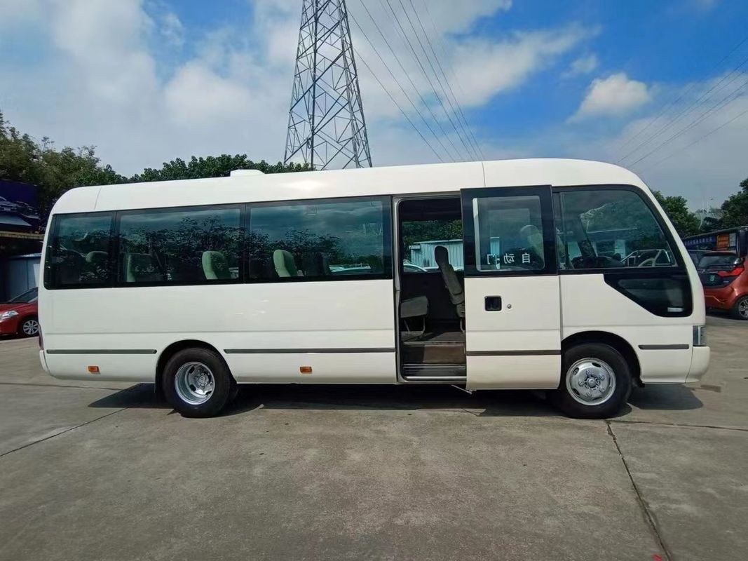 Autobus usato Toyo ta Coaster da 30 posti con motore diesel in buone condizioni ed economico