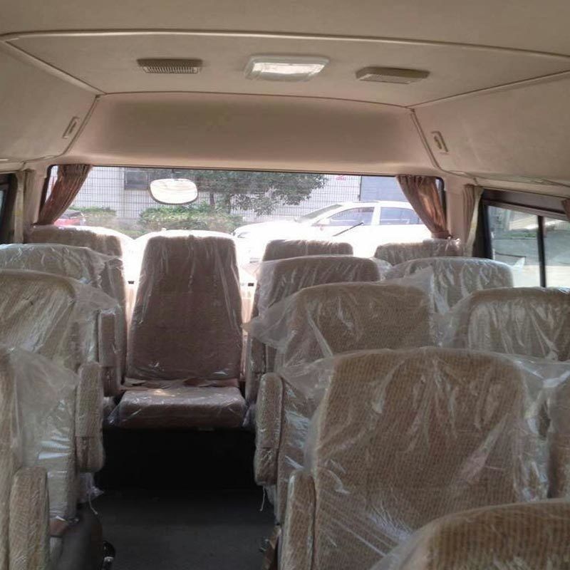 Modello 19 posti RHD Mini Coaster Autobus passeggeri 70L Serbatoio 7.00R16 pneumatici pronti per la spedizione