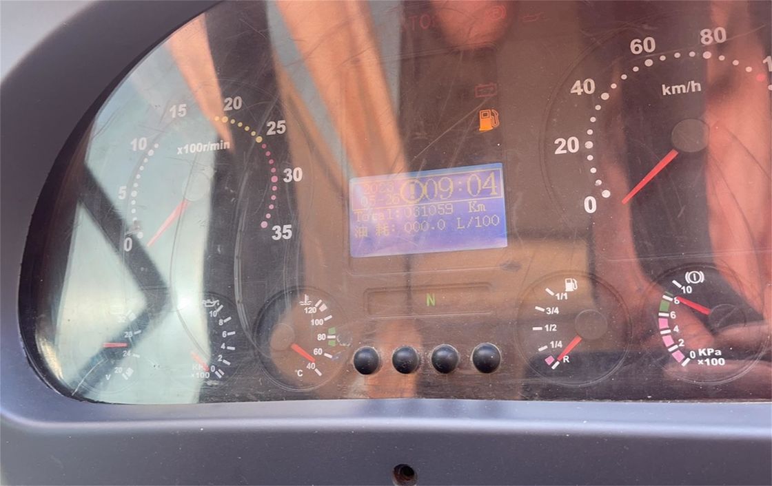 Autobus di lusso per viaggi di passeggeri da 70 posti con cilindrata di motore di 8 litri e tipo di carburante diesel