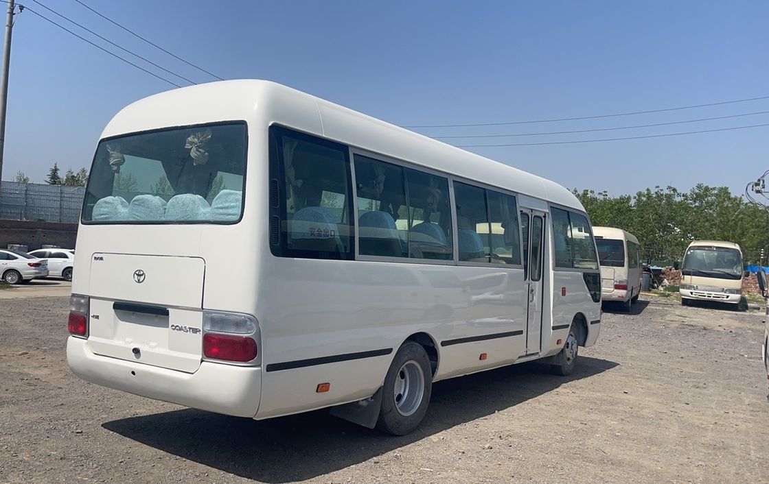 Autobus Toyota Coaster usato con emissione EURO 3 e cambio manuale in buone condizioni