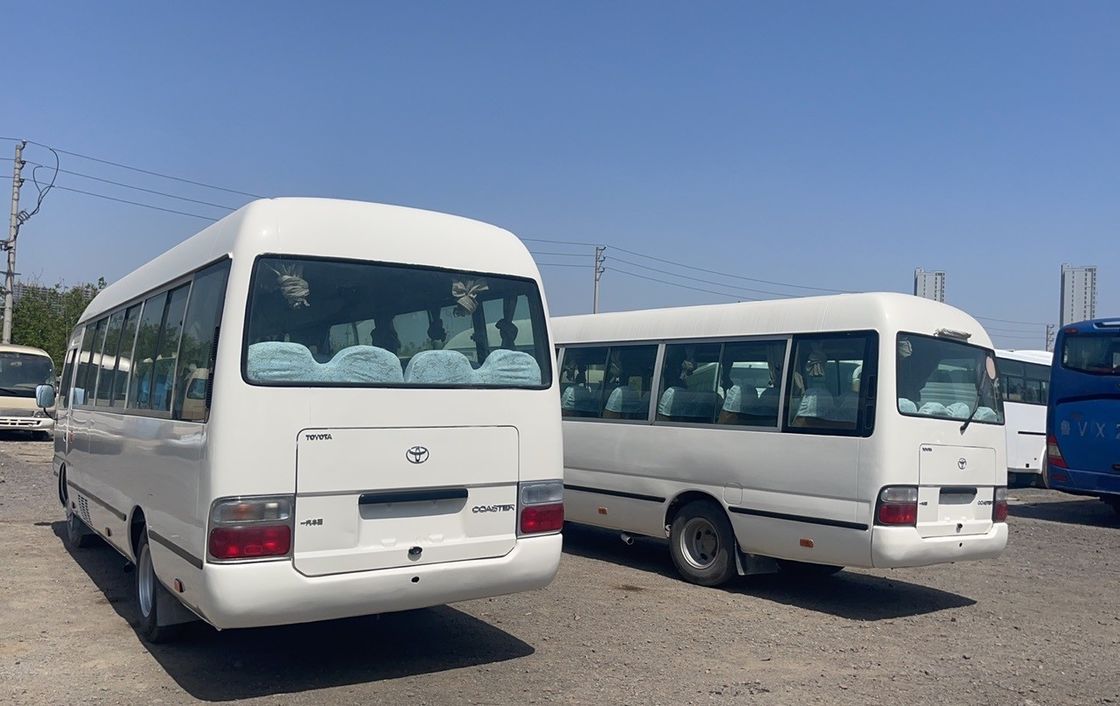 Autobus Toyota Coaster usato con emissione EURO 3 e cambio manuale in buone condizioni