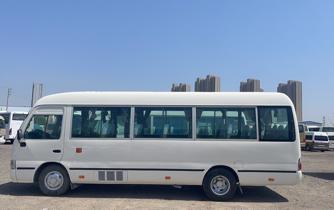 Autobus Toyota Coaster usato con emissione EURO 3 e cambio manuale in buone condizioni