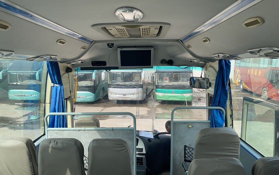 Autobus passeggeri di lusso da 51 posti con motore posteriore interni spaziosi e comodi