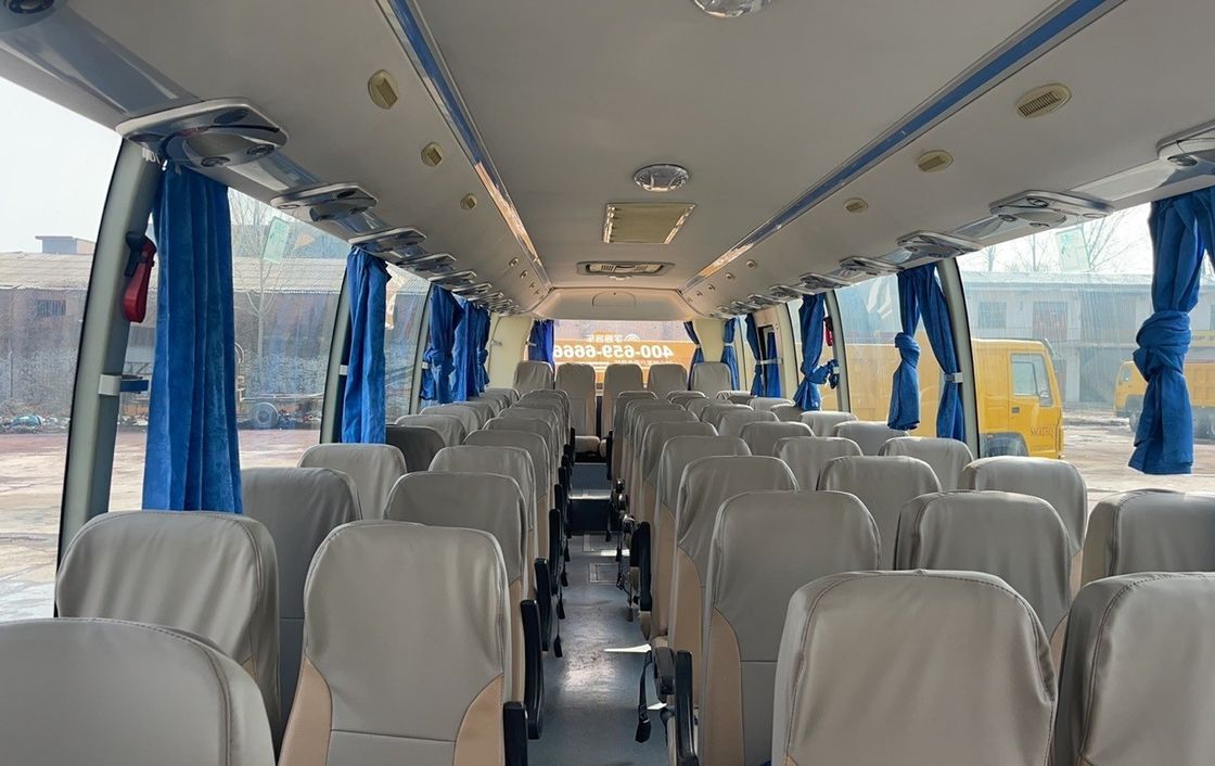 Autobus passeggeri di lusso da 51 posti con motore posteriore interni spaziosi e comodi