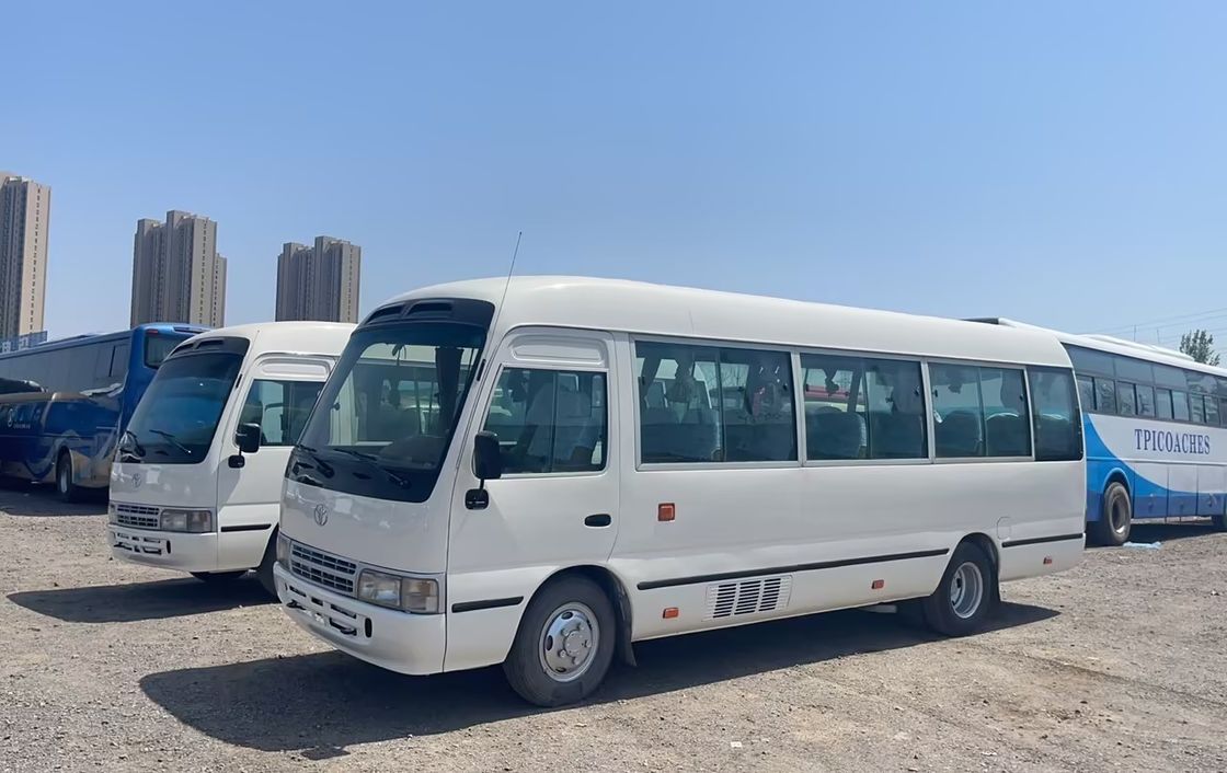 Autobus Toyota Coaster da 30 posti in ottime condizioni con motore diesel da 6 a 8 litri