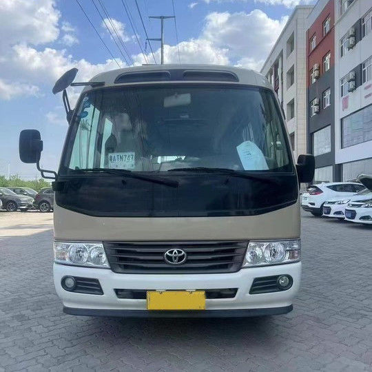 2023 Modello di Autobus Toyota Coaster a benzina 30 posti Capacità del motore 4L 7005*2040*2785mm