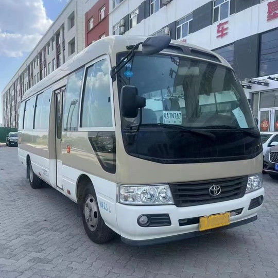 2023 Modello di Autobus Toyota Coaster a benzina 30 posti Capacità del motore 4L 7005*2040*2785mm