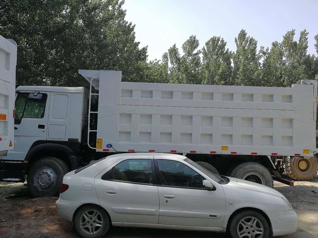 Sinotruck usato Howo 10 ruote 25 tonnellate 20 metri cubici camion di scarico Euro 3 manuale AC
