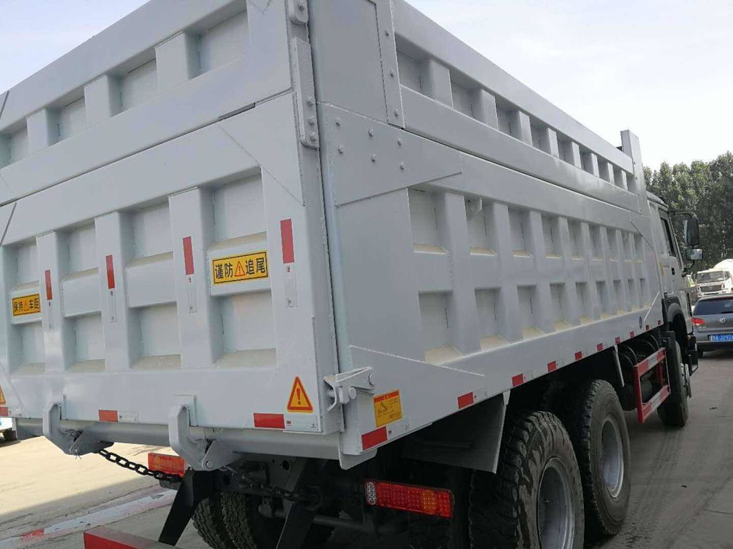 Sinotruck usato Howo 10 ruote 25 tonnellate 20 metri cubici camion di scarico Euro 3 manuale AC