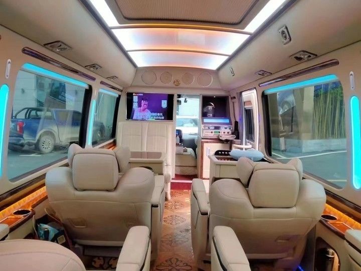 7005*2040*2785mm Toyota Coaster 30 posti Minibus con una capacità di 17-30 posti