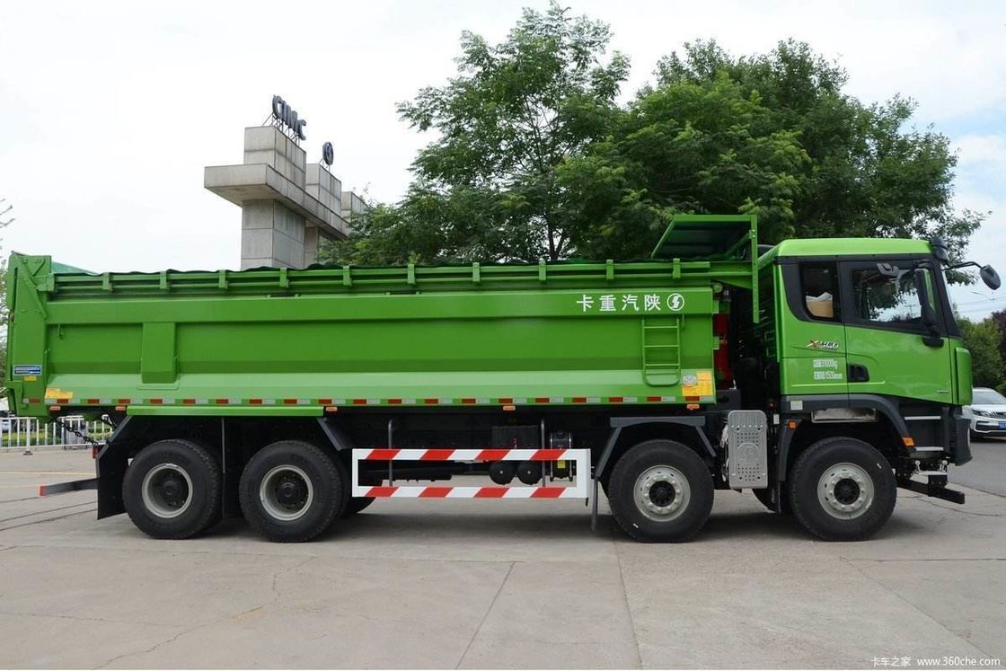 500-600L Capacità del serbatoio del carburante Shacman X3000 8x4 Camione pesante 25 M3 30-50 Ton