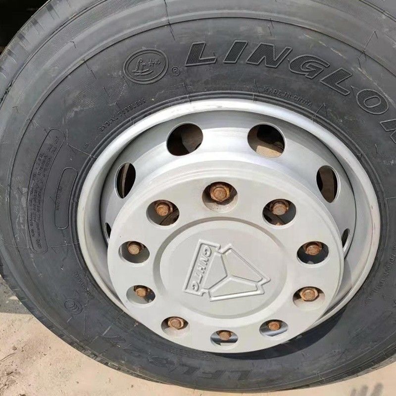 Camion a gomma Camion a gomma da Shacman 40 tonnellate 8x4 con e Rim della ruota 13.00/2.0-25