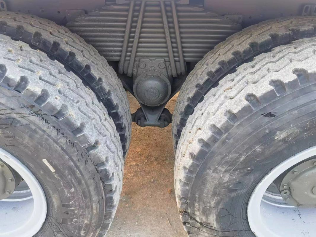 12 ruote Shacman F3000 8x4 Tipper Truck con sistema multimediale e capacità motore 8L