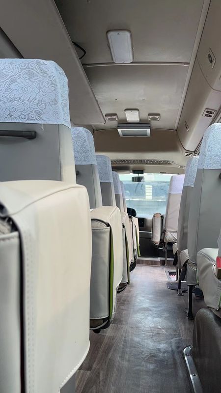 Trasmissione manuale 7m LHD minibus passeggeri di seconda mano 30 posti autocarro usato