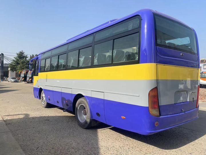 7m 35 posti Motore anteriore Autobus LHD Posizione di sterzo e velocità massima 71-90 km/h