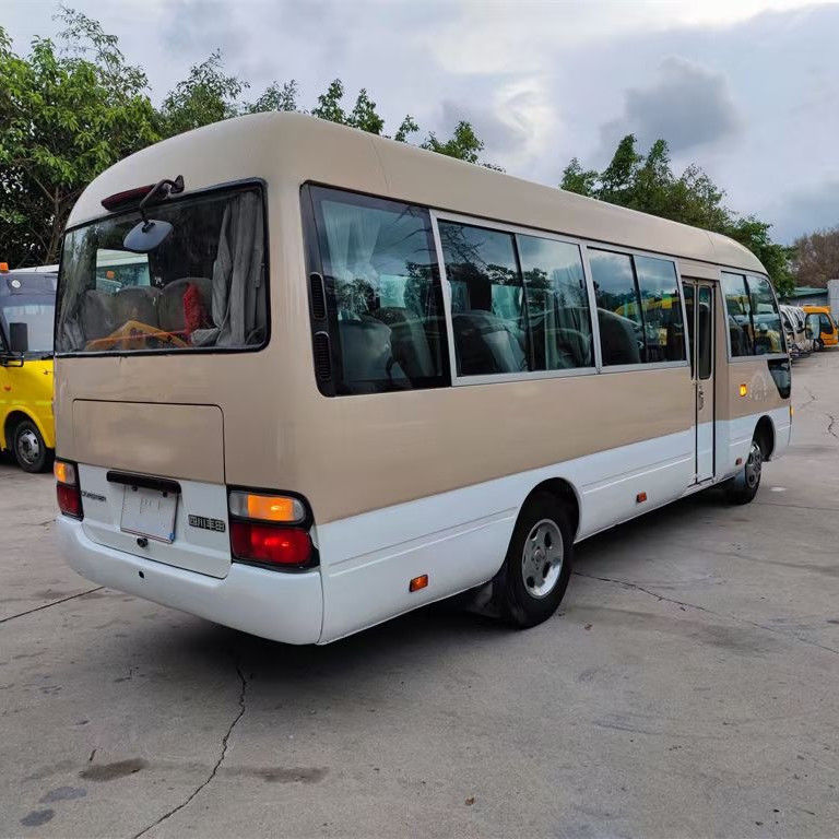Potenza massima 113/5200kw Toyota Minibus Motore a benzina e diesel 29 posti Autobus minibus usato