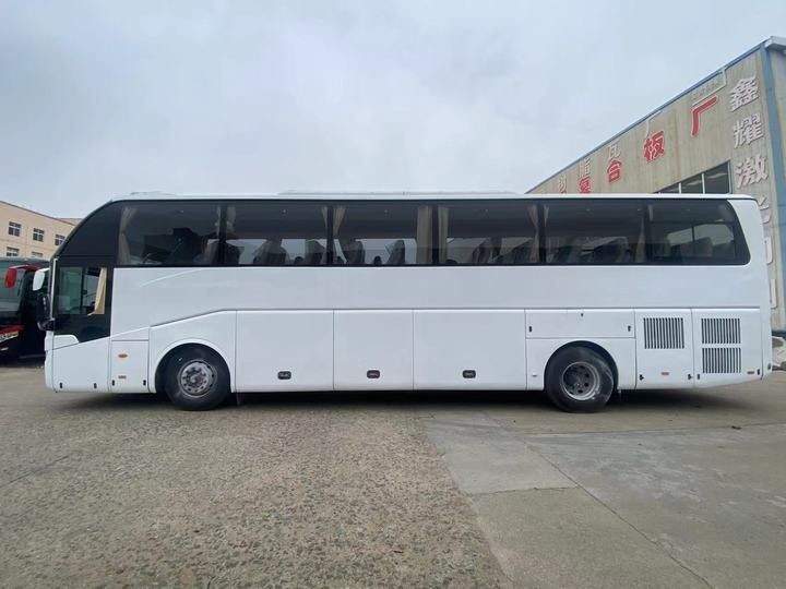Autobus turistico di lusso di 12 metri con 55 posti a sedere e coppia massima di 1460 Nm