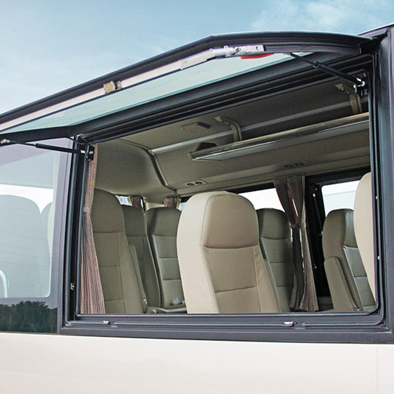 Minibus compatto e resistente con dimensioni L x W x H mm 8040 x 2480 x 3160