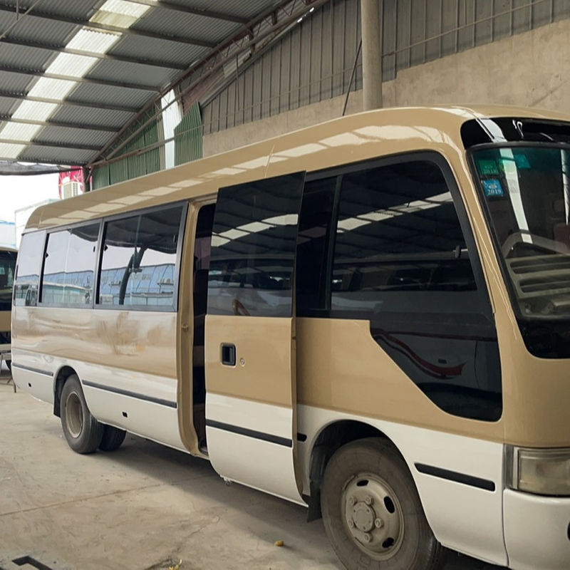 Autobus Toyota Coaster in buone condizioni con pneumatici 7.00R16 e base delle ruote 3935 mm