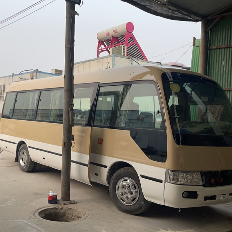 Autobus Toyota Coaster in buone condizioni con pneumatici 7.00R16 e base delle ruote 3935 mm
