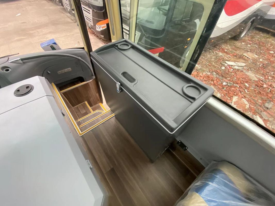 Autobus diesel 57 usato con trasmissione manuale e in buone condizioni