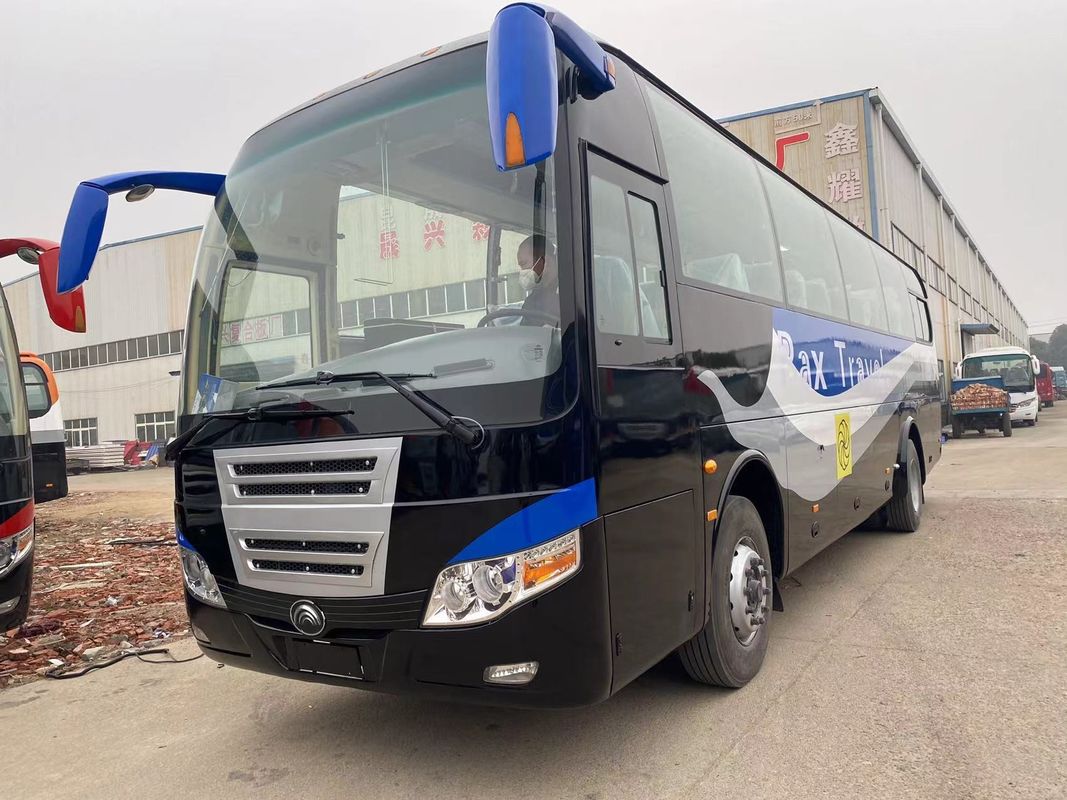 Autobus turistico di lusso dotato di 57 posti e con motore da 4-6 litri