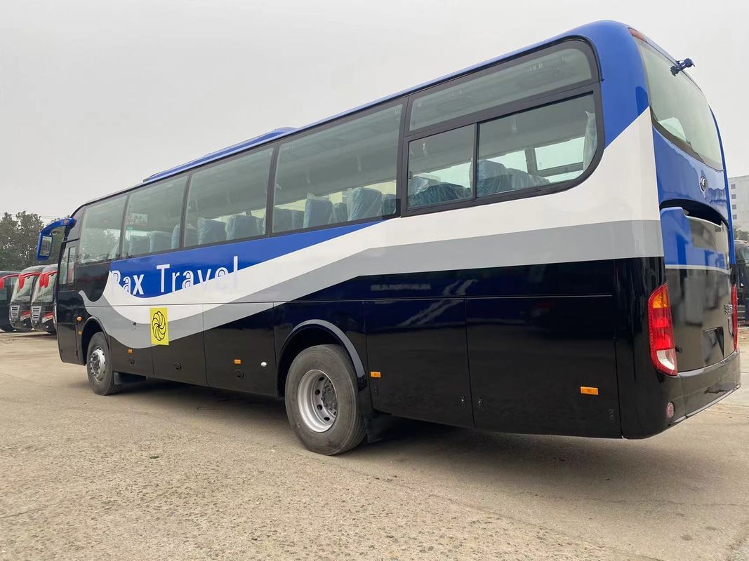 Autobus turistico di lusso dotato di 57 posti e con motore da 4-6 litri