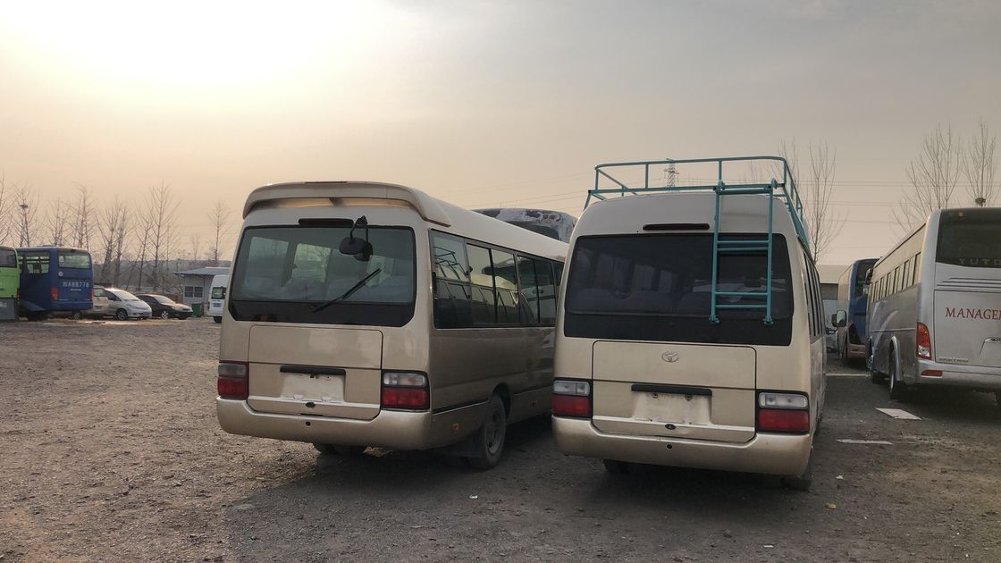 Autobus Toyota in buone condizioni e tipo di carburante a gas/benzina con coppia massima di 340 Nm/rpm