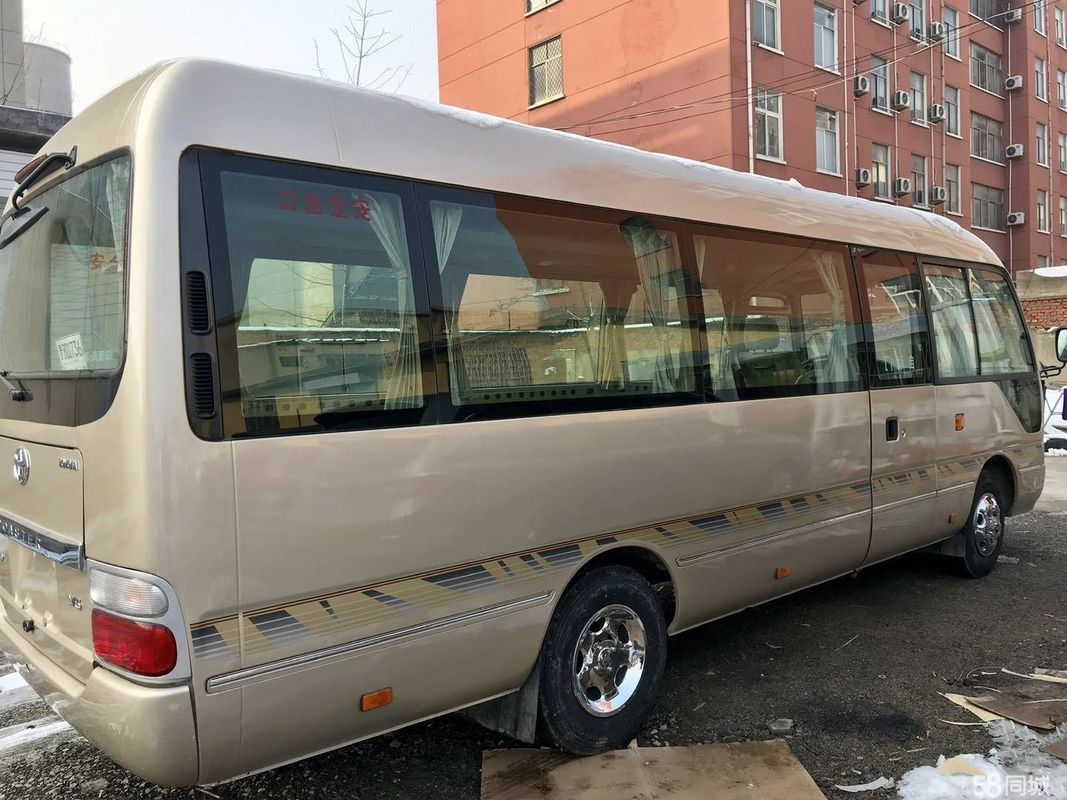 Autobus di seconda mano da 22 a 30 posti passeggeri Toyot Coaster con motore diesel montato davanti